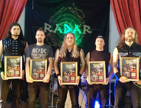 Aranylemez lett a RADAR Lehetetlen című albuma! Szombaton érte őket a meglepetés!