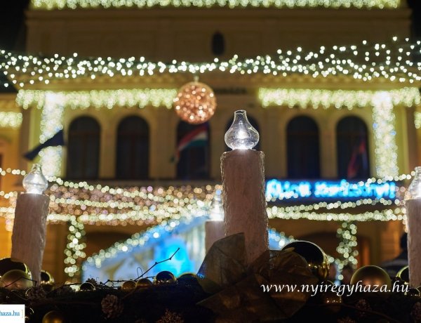 Meggyújtották a negyedik gyertyát is Nyíregyháza adventi koszorúján