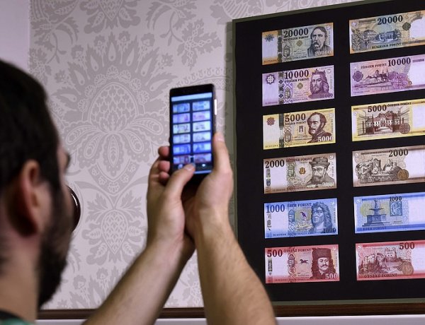 Elindult a visszaszámlálás a tízezreseknél - December 31-ig lehet fizetni velük