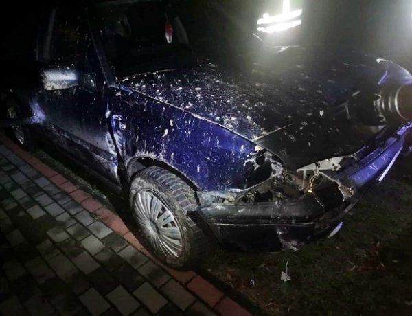 Kerítésnek hajtott egy személygépjármű Dombrádon, majd elment