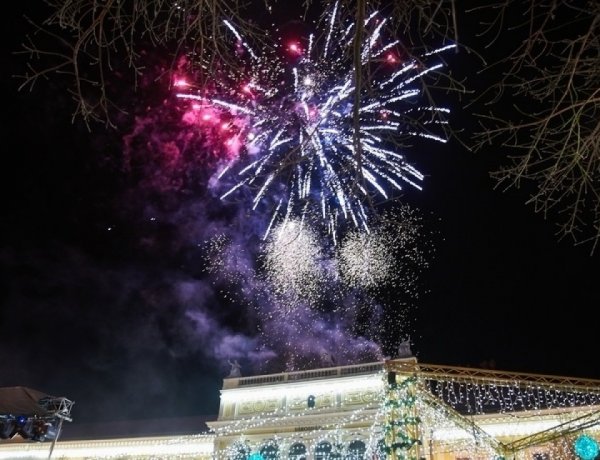 Szilveszterezzen idén is a Kossuth téren! - Jó hangulat, sztárok és tűzijáték várja!