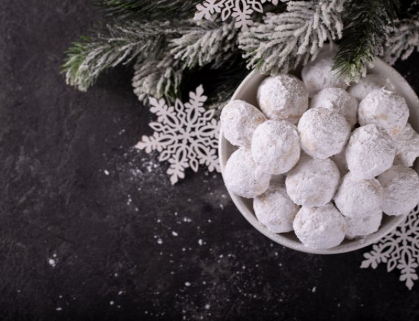 Puha ünnepi hógolyók félóra alatt, ha kifogyott a desszertből