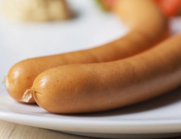 Hamisan cimkézett virsliket buktattak le a fogyasztóvédők   