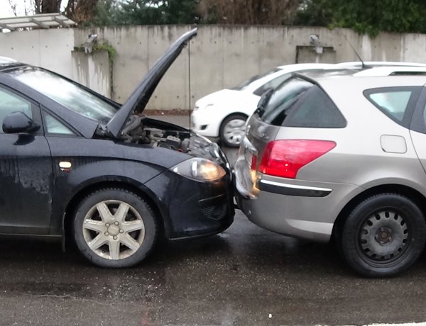 Karambolsorozat történt még karácsonykor a Korányi Frigyes út elején