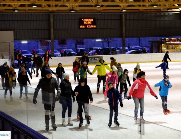 Utolsó csúszások az óévben a Városi Jégpályán - Január 2-től újra nyitva lesz