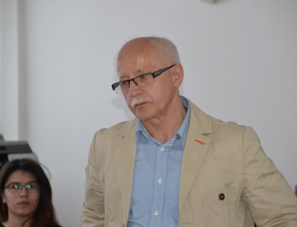 Minden hónap első keddjén tart fogadóórát Dr. Ujhelyi János, önkormányzati képviselő