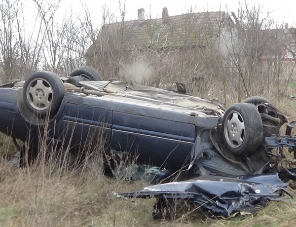 Súlyos baleset történt Geszteréden, életveszélyesen megsérült a sofőr – Helyszíni fotók!