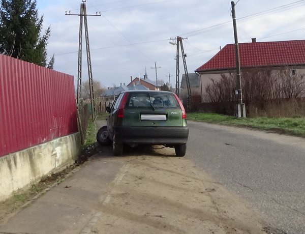 Vélhetően ittas volt a reggeli órákban Szakolyban balesetező sofőr