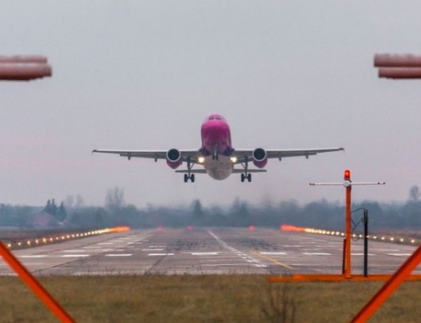 Két repülőgép is Budapesten szállt le Debrecen helyett - Túl nagy volt a köd