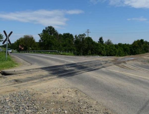 Vonatnak ütközött egy autó Nyíregyházán - A sofőr eltűnt... 