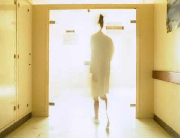 Januártól 14 százalékkal emelkednek az egészségügyi szakdolgozói alapbérek