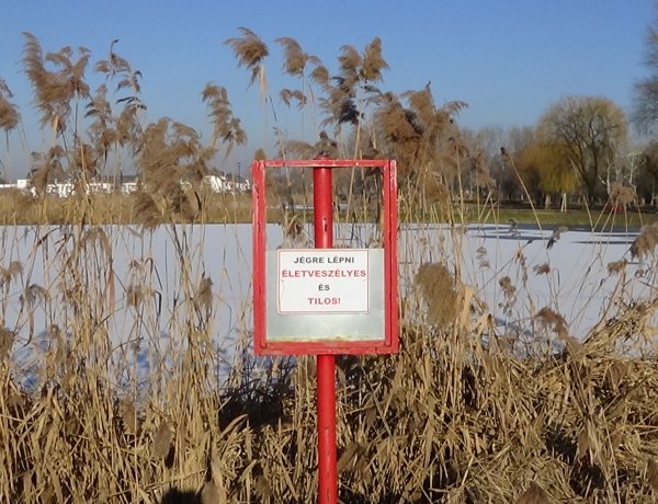 Figyelem! – A Bujtos jegére lépni szigorúan tilos és életveszélyes