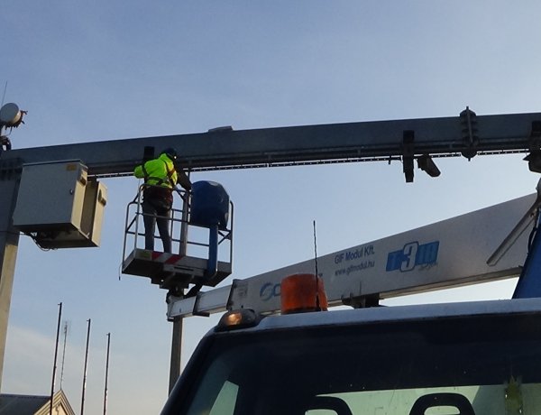 Forgalomkorlátozás az Orosi és Pazonyi úton – A VÉDA kapuk karbantartása zajlik