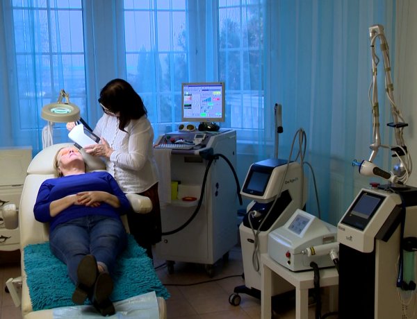 Így őrizzük meg bőrünk szépségét – Tippek Dr. Semsei Mária bőrgyógyász-kozmetológustól