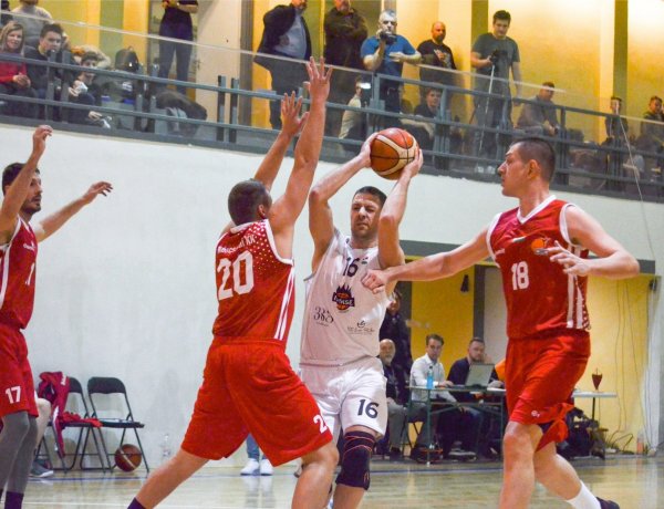 Rangadóval kezdett a NYÍKSE - legyőzték a listavezetőt az NB-II-es kosarasok