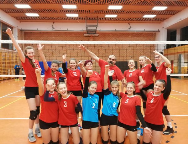 Pályán az utánpótlás röplabdások - fontos győzelmet arattak az U15-ös gárdák