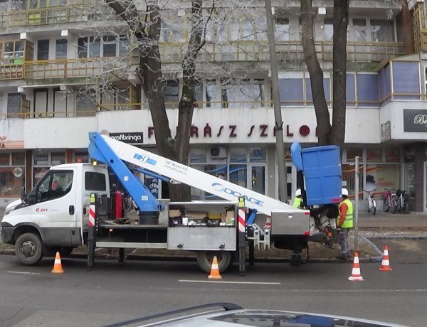 Teljes lett  a Szarvas utca közvilágítása – A munkálatok tovább folytatódnak