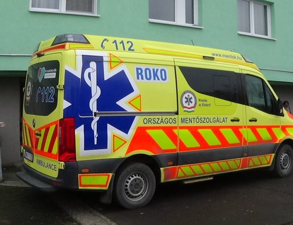 A mentőket, a rendőröket és a tűzoltókat is a Május 1. térre riasztották szerda délelőtt