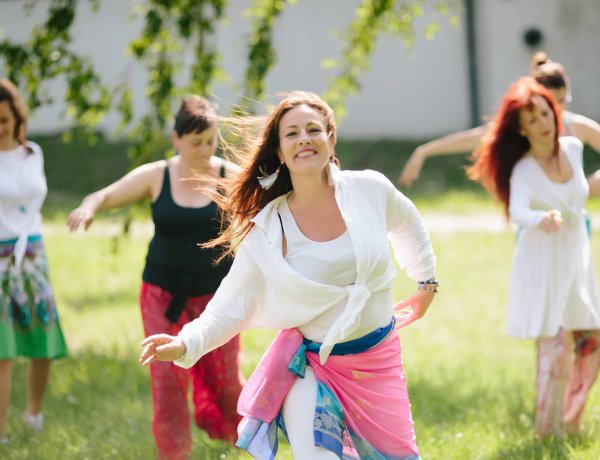 Az élet táncát táncolja és holisztikus egészség coachként is segít Oláh Henrietta!