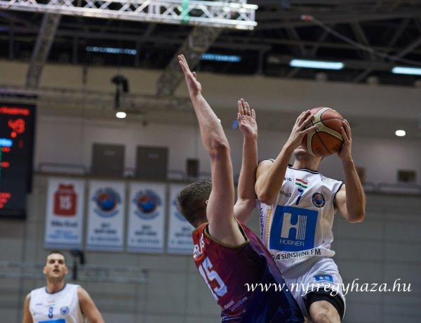 Nehezen indult, de sima lett a vége - ismét nyertek a kosarasok