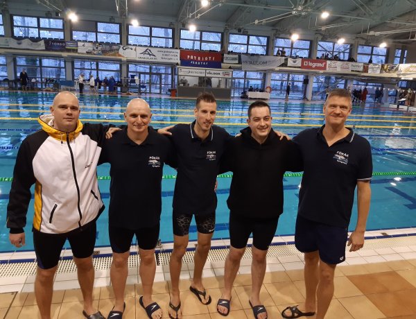 Szentesen kezdték az évet a Fókák - több érmet is szereztek a nyíregyházi szenior úszók