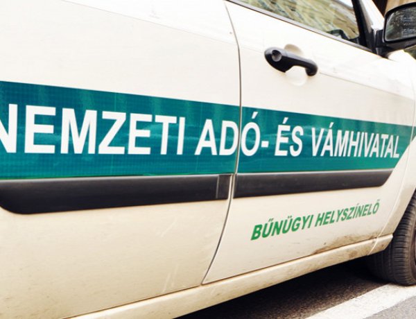 Nemzeti Adó- és Vámhivatal – Cigarettacsempész kisbuszok az ukrán-magyar határon