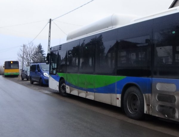 Baleset Rozsrétszőlőnél – Személygépkocsi és autóbusz karambolozott
