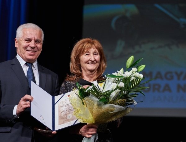 Baracskáné dr. Bodnár Zsuzsanna néprajzkutató, főmuzeológus vette át az idei Krúdy díjat