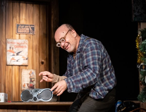 Szerepálma lett a Tengeren című színdarab - Interjú Tóth Károllyal