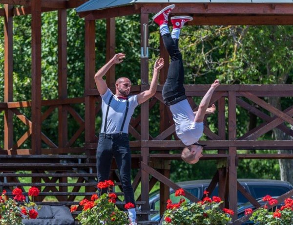 A legjobb nyíregyházi utcaművész már nem egyedül áll színpadra!