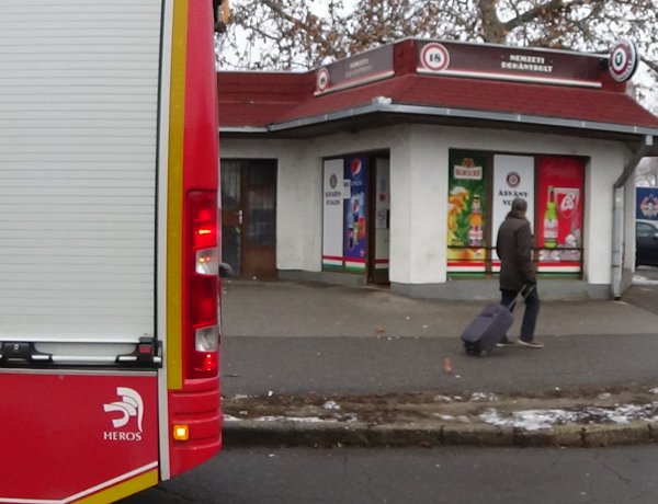 Az Állomás térre riasztották a tűzoltókat hétfő reggel - Hősugárzó gyulladt ki