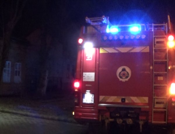 Elhagyatott épülethez riasztották a nyíregyházi tűzoltókat csütörtök este