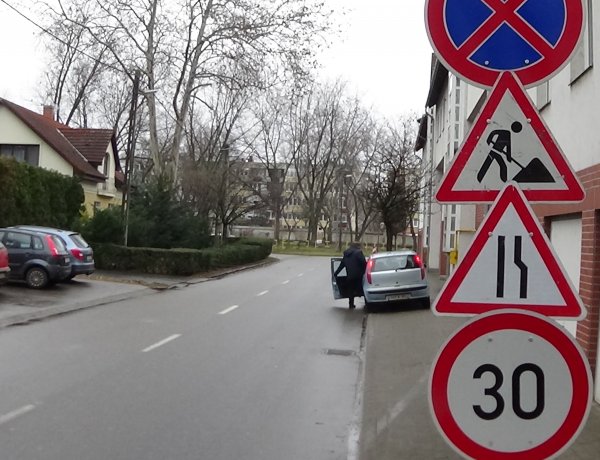 Figyelem! – Útszűkületre számíthatnak a közlekedők a Sarkantyú utcán