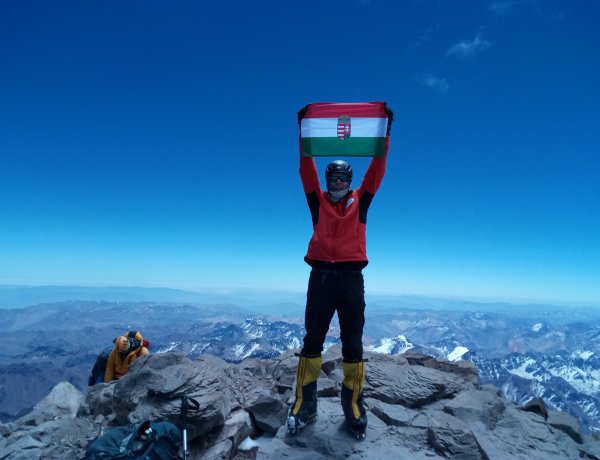 7 hegycsúcson a világ körül - dr. Neszmélyi Emil Everest-csúcsmászó élménybeszámolója 