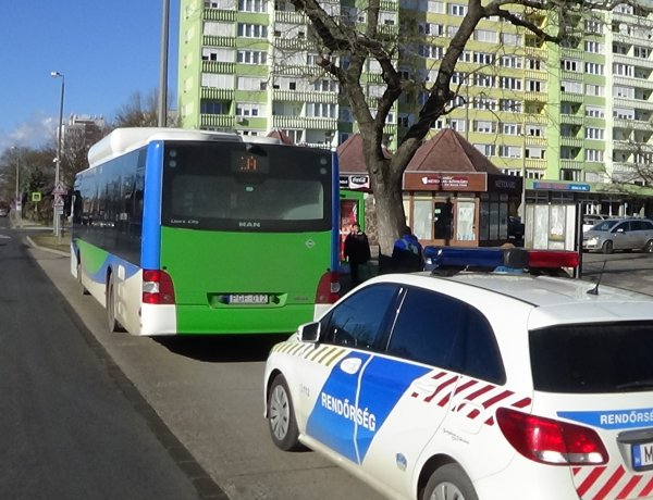 Szóváltás a buszon, rendőrt kellett hívni – Hamis bérlettel szállt fel az utas