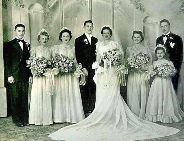 Régi esküvők megörökített pillanatai a Jósavárosi Művelődési Házban 