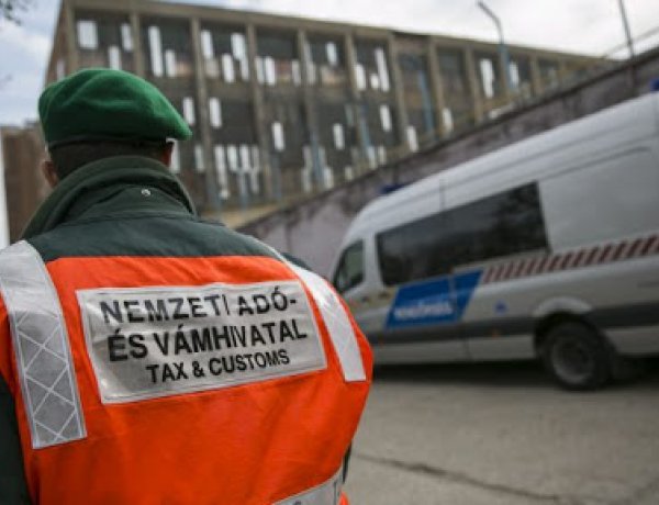 Nagykállóban ellenőrzött a NAV – 72 kilogramm dohány a padláson