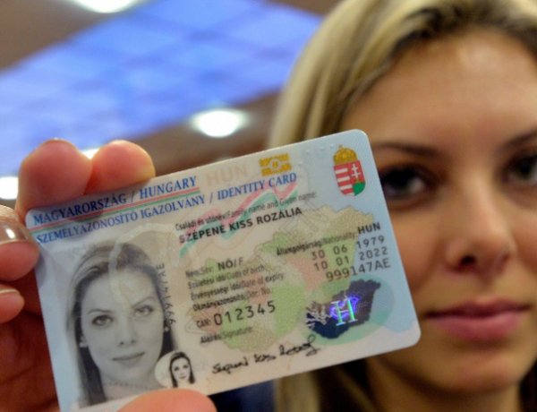 Egyetlen kártyára kerülhet minden személyes adatunk – Itt vannak a részletek!