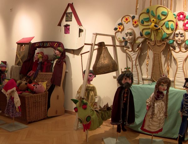 Kiállítás nyílt az egykori Mesekert Bábszínház bábjaiból a Jósa András Múzeumban