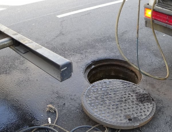 Csatornatisztítási munkálatokat végeznek a következő napokban a város több pontján is