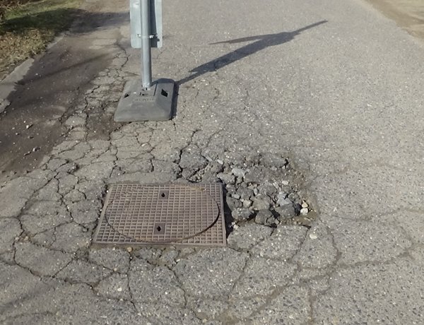 Forgalomkorlátozás várható a Rigó utcán – Útburkolati hibát javítanak