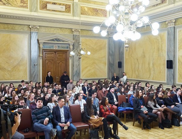 Negyedik Városi Diákparlament – 21 iskolából közel 100 diák részvételével rendezték meg