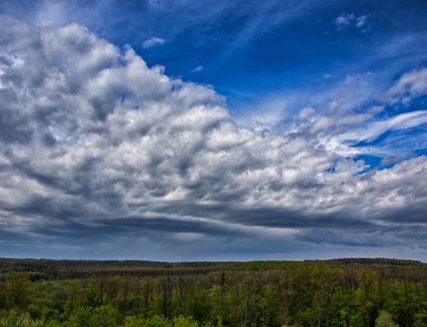 Továbbra is marad a tíz fok körüli hőmérséklet – Esernyőre továbbra sincs szükség