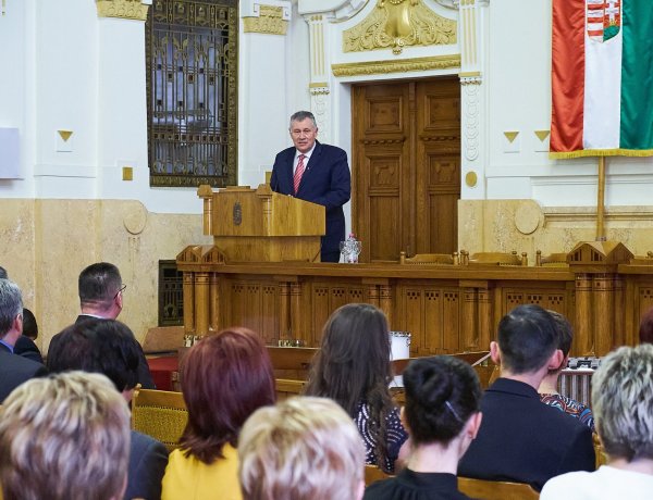 Magyar Ápolók Napja – 25 ápoló vehetett át kitüntetést Nyíregyházán