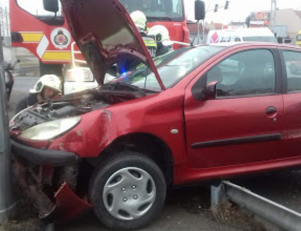 Tehergépkocsival ütközött egy jármű a Debreceni úton, jelentős a torlódás