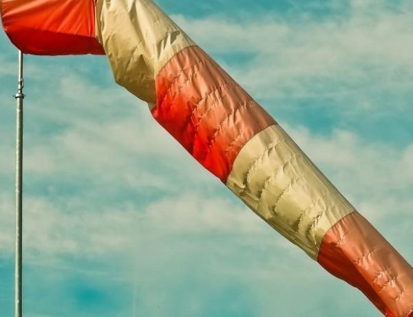 Viharos széllökéseket hoz a hidegfront – Hétvégén azonban melegedésre számíthatunk!