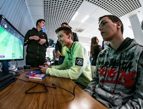 Messi és C.Ronaldo egymás ellen játszott a Continental Arénában! 