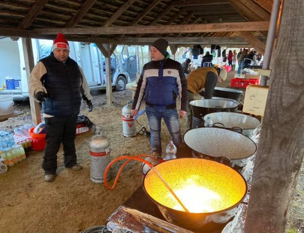 Isteni illatok és jó hangulat a Disznótoros Fesztiválon!-Így énekelnek a Kaplonyi Betyárok