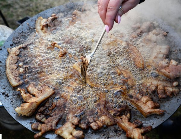 Hurka, kolbász, toroskáposzta - Ezekkel várja a vendégeket a Kormányhivatal csapata