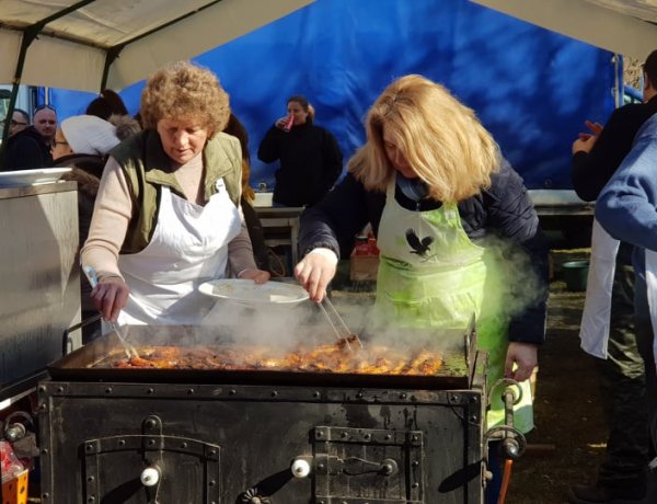 Hömpölygő tömeg a Disznótoros Fesztiválon! - Teljesen megtelt a múzeumfalu!Videók!Fotók!